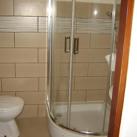 With A Parking Space - 22305 كريس