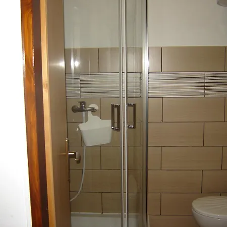 With A Parking Space - 22305 كريس