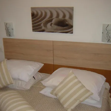 Pensionat With A Parking Space - 22305 Cres