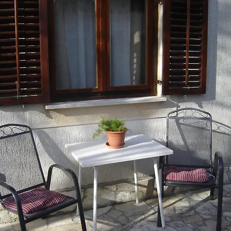 With A Parking Space - 22305 Gostinjska kuća 3*