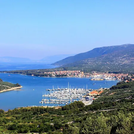 Pensionat With A Parking Space - 22305 Cres