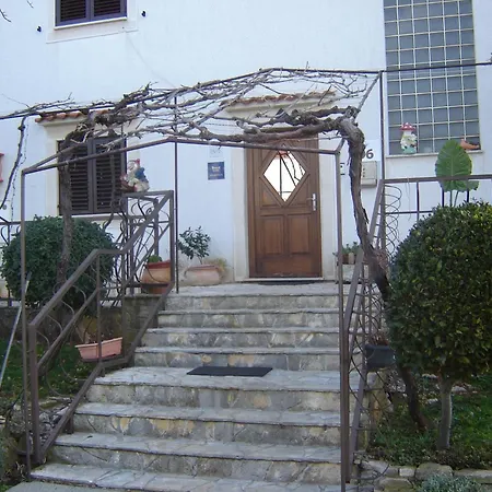 With A Parking Space - 22305 3*